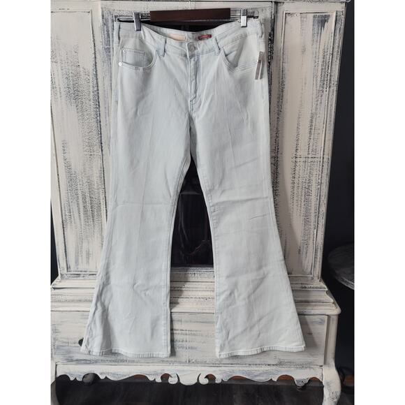 NWT Pilcro Low-Rise Flare Jeans - 32 waist - Picture 11 of 11